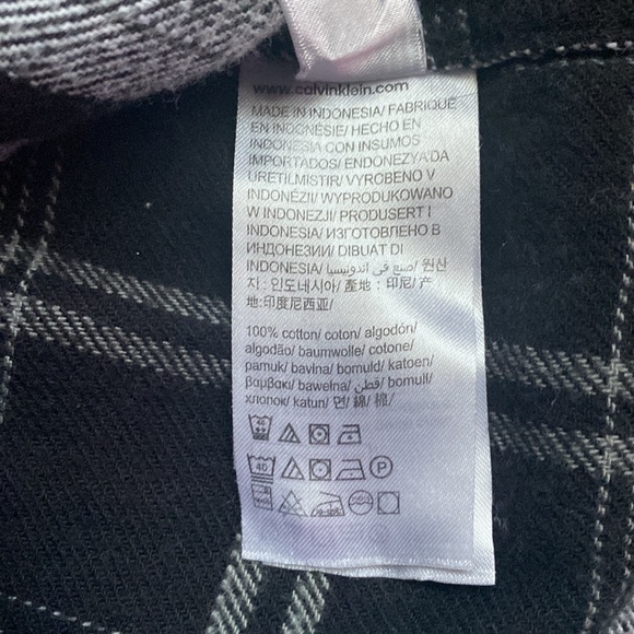•Calvin Klein Jeans Plaid Flannel Shirt• - Picture 4 of 7
